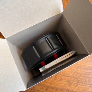 Der geöffnete Karton des 3M Peltor Optime III von oben.