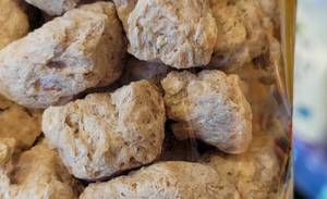 Soja-Protein-Test: Detailaufnahme von Soja-Schnetzeln.