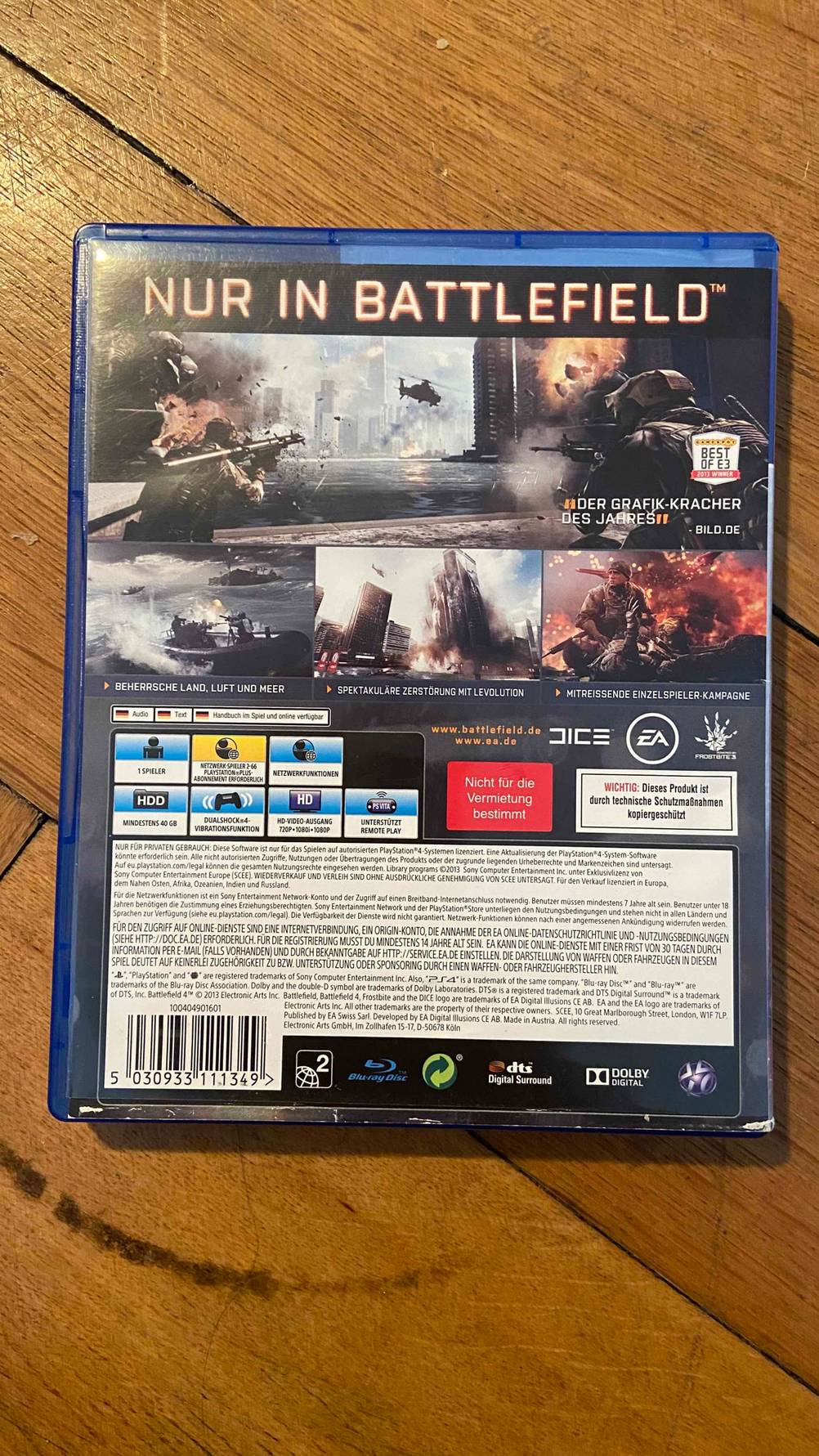 PS4-Spiele getestet: Battlefield-Spiel mit der Rückseite ersichtlich auf einem Boden liegend. 
