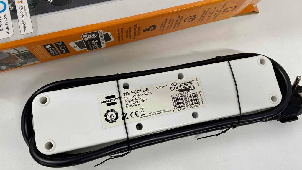 WLAN-Steckdose der Marke Brennenstuhl von der Rückseite
