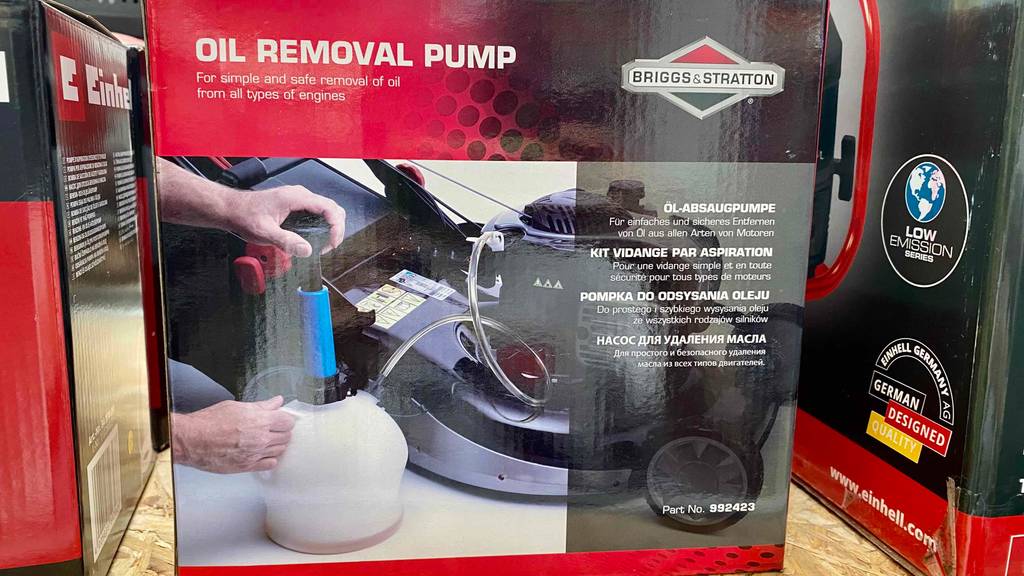 Ölabsaugpumpe im Test: Originalverpackung einer Ölabsaugpumpe