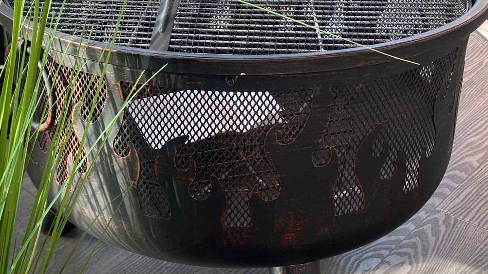 Feuerschalen getestet: Nahaufnahme der Muster der Seitenteile.