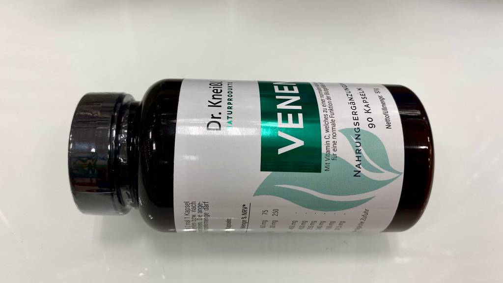 Venen Tabletten getestet: Eine Packung liegt seitlich auf einer hellen Fläche