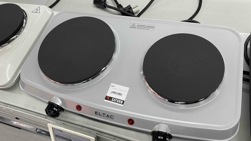 Im Test: Eine Kochplatte von oben auf einer hellen Oberfläche.
