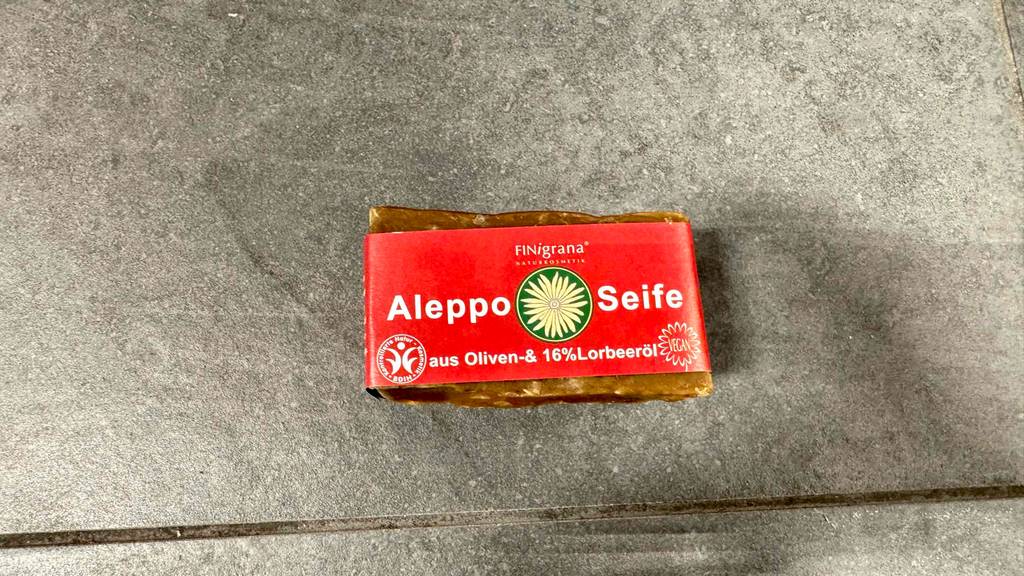 Die getestete 60/40-Aleppo-Seife mit Blick auf das Etikett.