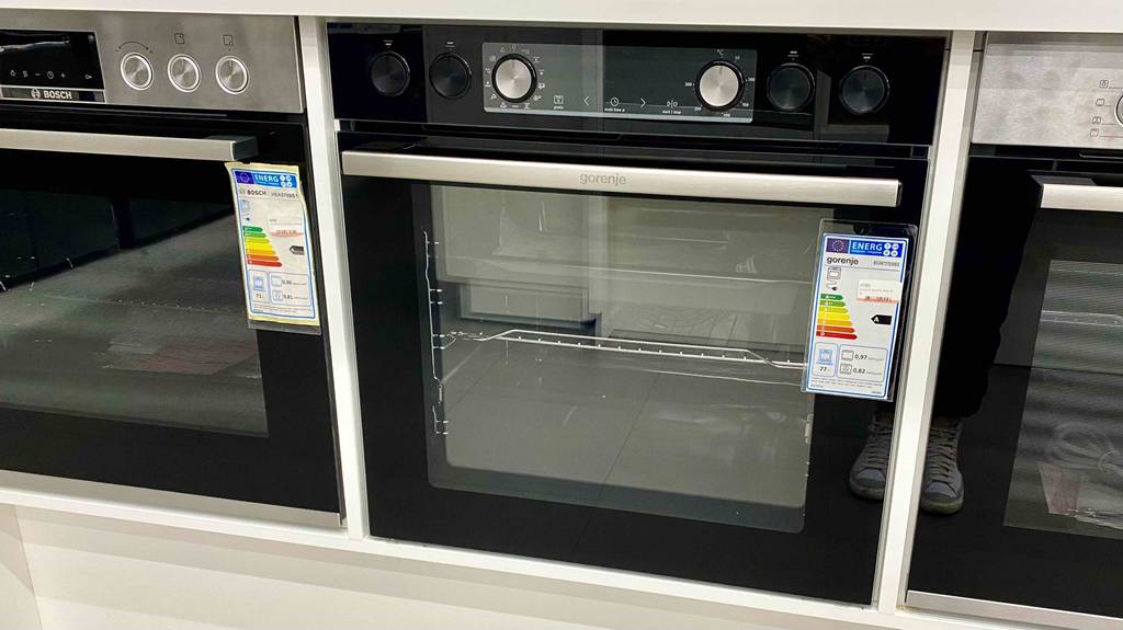 Backofen-300-Grad getestet: ein Backofen von vorn der Marke Gronje im verschlossenen Zustand.