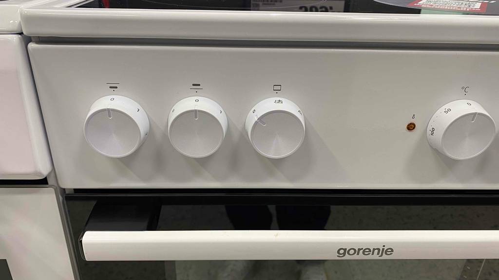 Elektroherd getestet: Detailaufnahme Bedienelemente.
