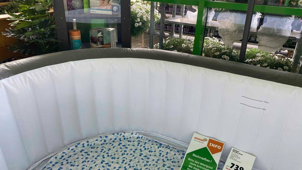 Aufblasbarer Whirlpool-Test: innere Umrandung eines Whirlpools.