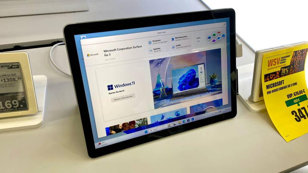 Windows-Tablet getestet: ein Windows-Tablet mit eingeschaltetem Display von vorn ersichtlich.