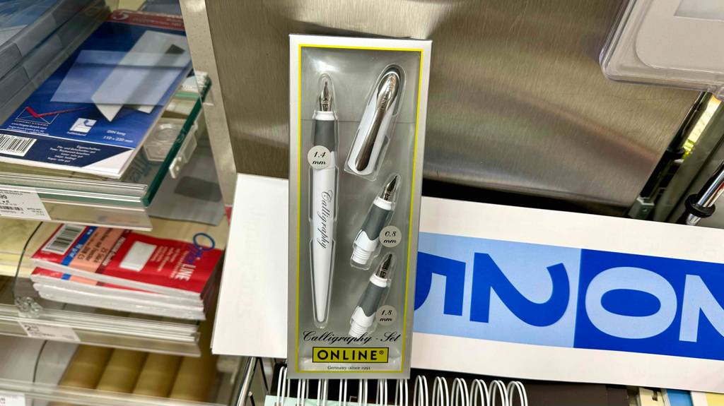 Ein getestetes Kalligraphie-Füller-Set mit 1,4 mm, 0,8 mm und 1,8 mm.