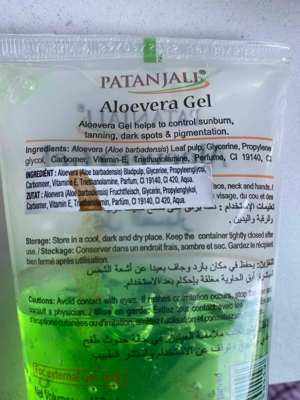 Aloe-Vera-Gel im Test: Rückseite von Aloe-Vera-Gel mit Inhaltsstoffen darauf ersichtlich
