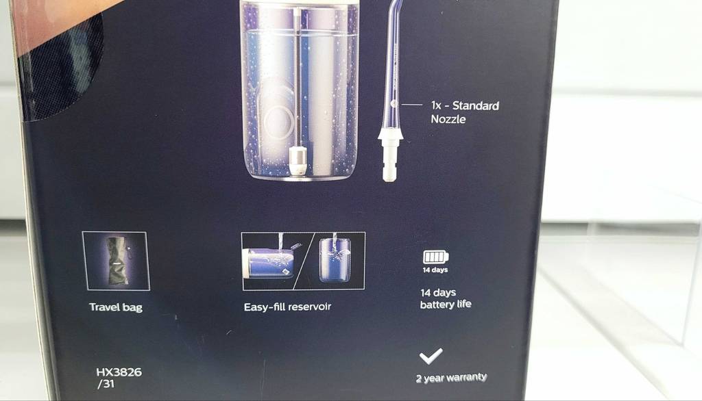 Unterer Teil der Verpackung des getesteten Ultraschall-Zahnreinigers, mit verschiedenen Informationen zum Produkt.