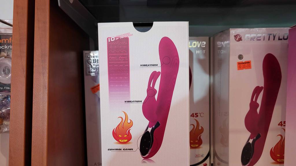 Eine Packung des getesteten Rabbit-Vibrators steht im Regal.