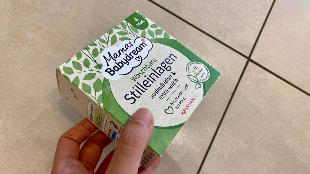Getestete Stilleinlagen werden über einem Boden gehalten