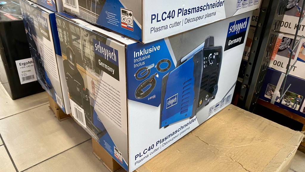 Plasmaschneider im Test: Verpackungen von Plasmaschneider der Marke Scheppach.