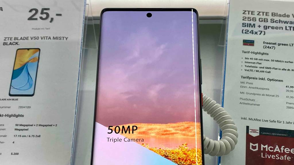 Im Test: Ein ZTE-Handy in Nahaufnahme auf das Display.