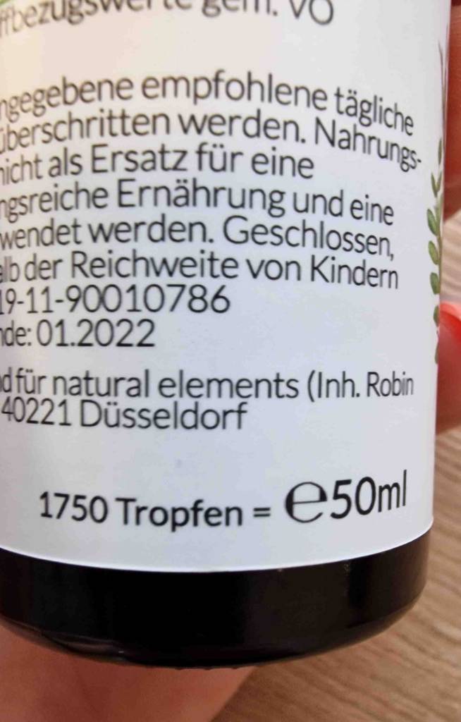 Vitamin-D3 im Test: Nahaufnahme des Fläschchens von Vitamin-D3-Tropfen mit 50 ml = 1750 Tropfen Inhalt.