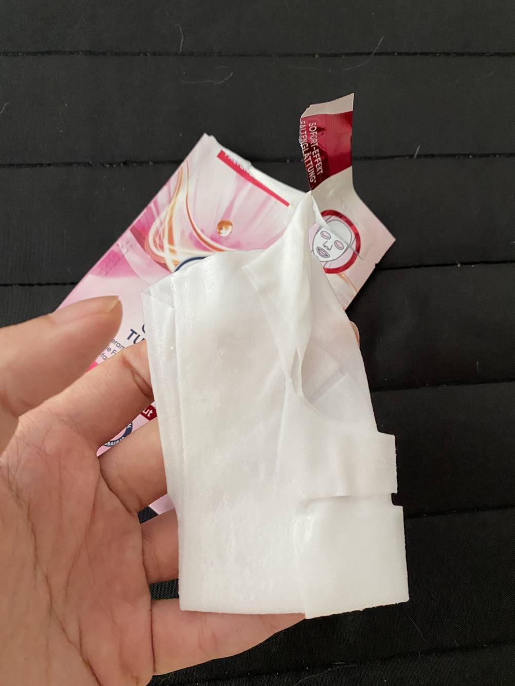 Tuchmaske ausgepackt.