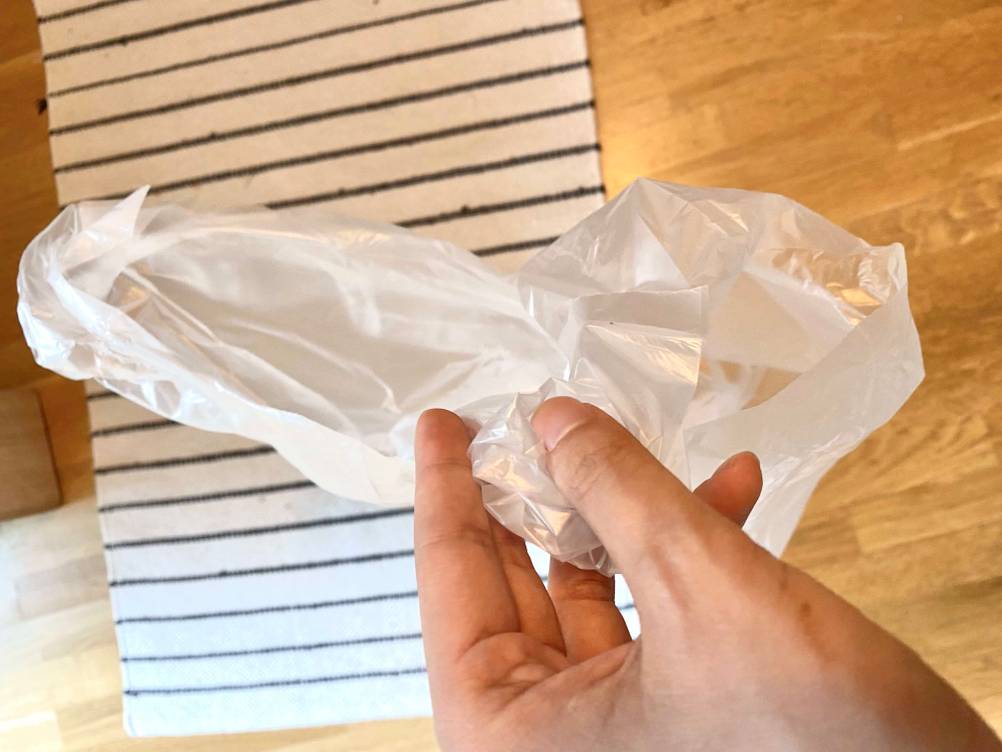 Ein Müllbeutel mit Tragegriff ist besonders praktisch zu handhaben.