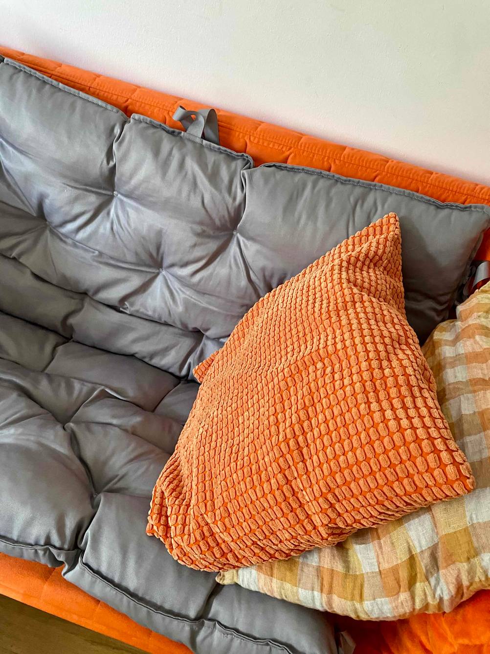 Kissen auf Sofa
