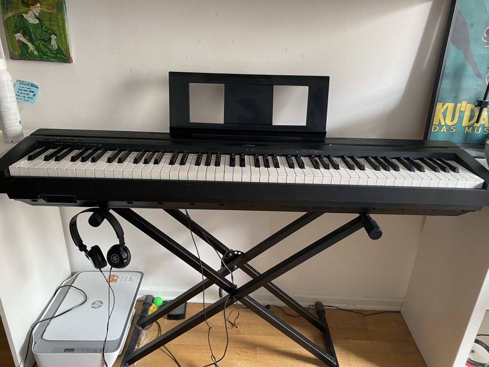Sie können Ihr Yamaha-Keyboard auf einem praktischen Keyboardständer befestigen.