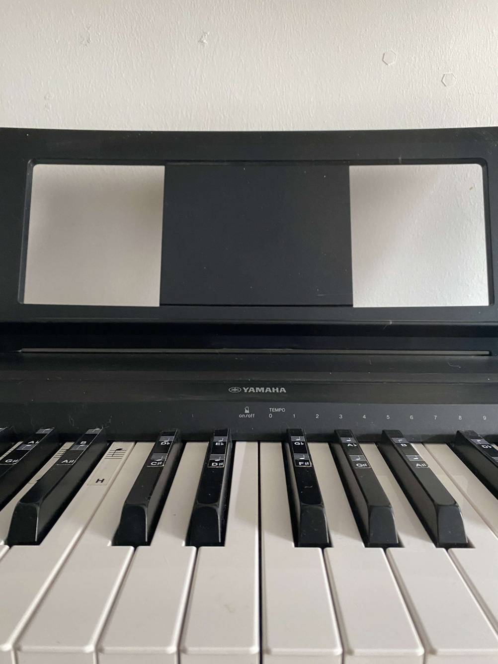 Die meisten Yamaha-Keyboards verfügen über ein integriertes Notenpult.
