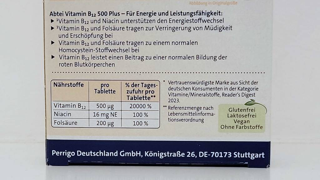 Vitamin-B12 im Test: Verpackungsrückseite von Vitamin-B12 mit Nährwertangaben darauf.
