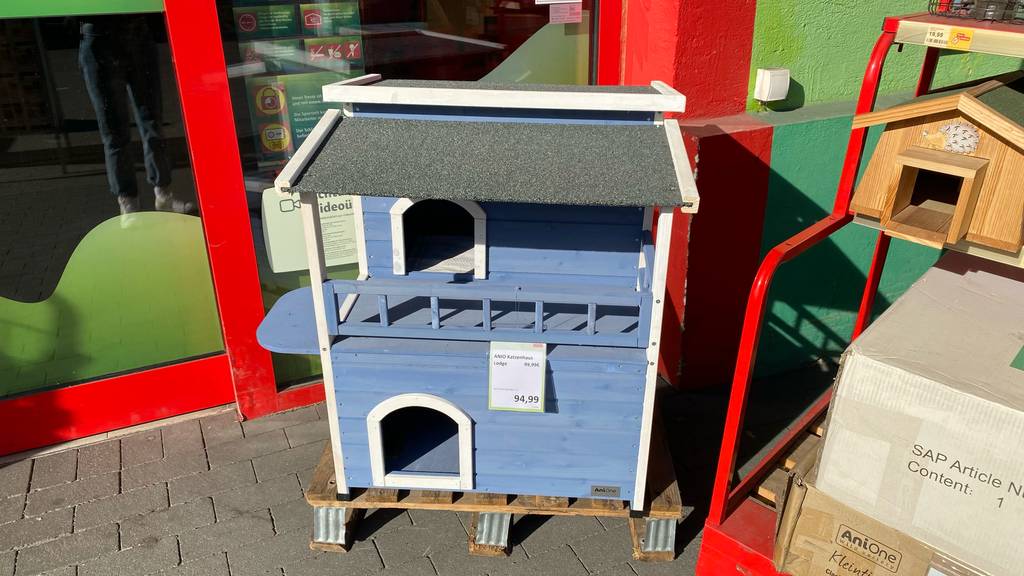 Eine getestetes Katzenhaus Outdoor von vorne.