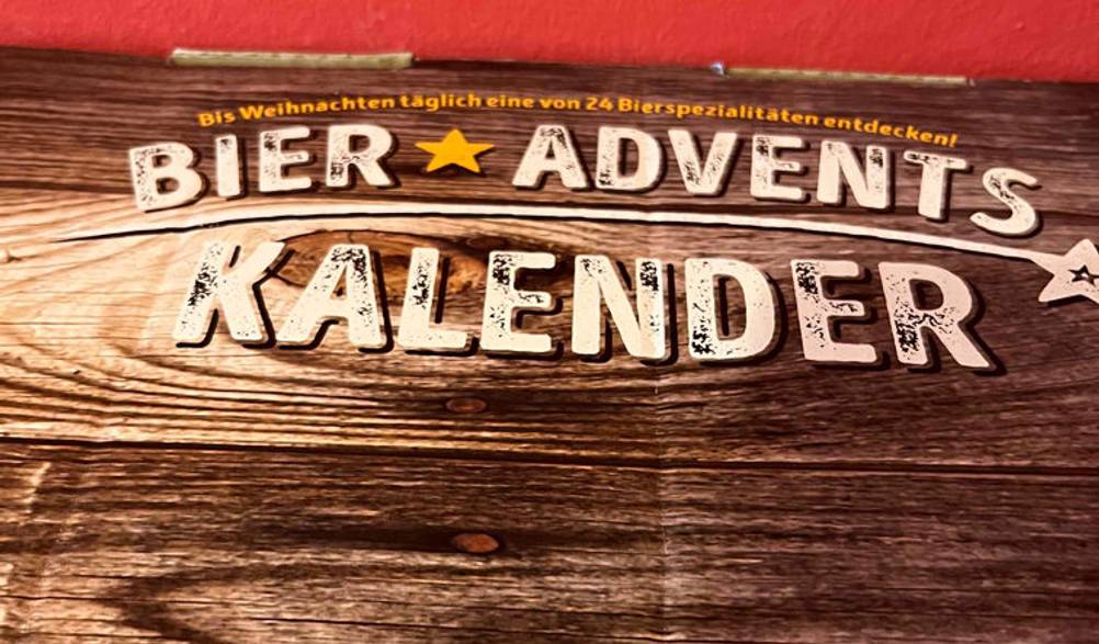 Bier-Adventskalender im Test: Aufschrift eines Bier-Adventskalenders im Fokus.