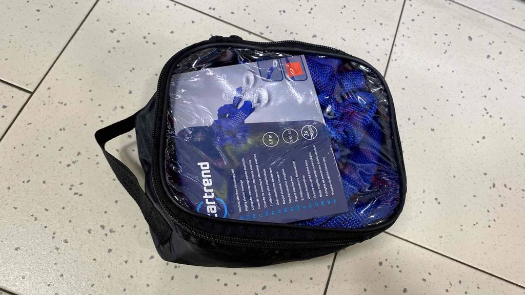 Abschleppseil getestet: geschlossene Tasche mit blauem Abschleppseil darin.