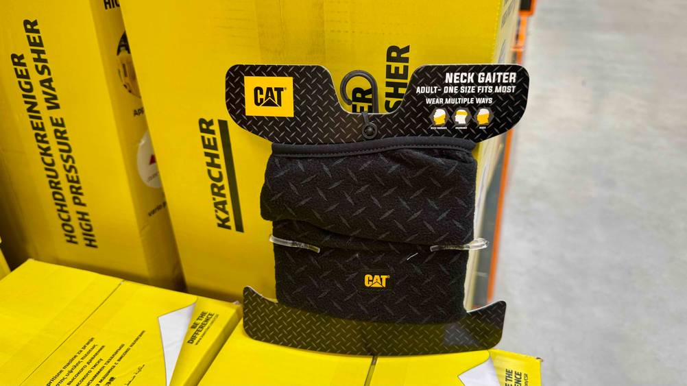 Der getestete Schlauchschal, der sich noch in der Verpackung befindet von vorn ersichtlich.