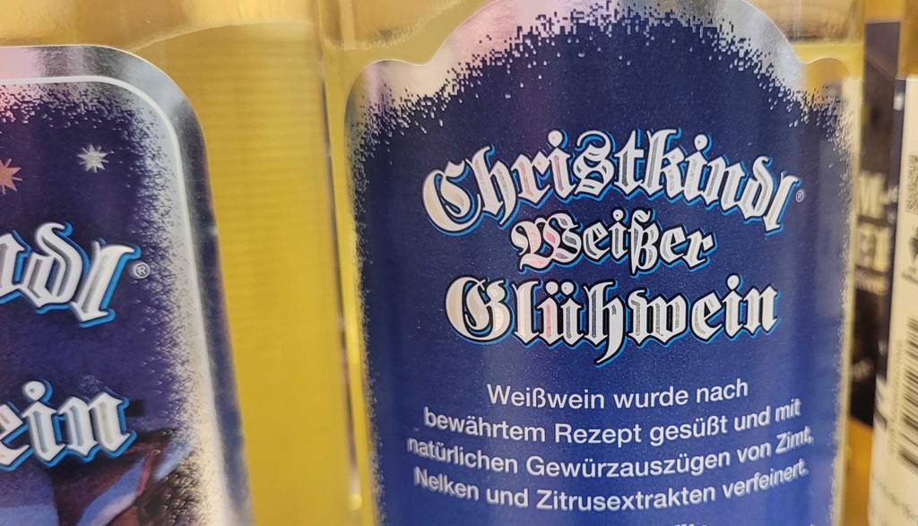 Getestet: Nahaufnahme des Etiketts auf der Rückseite des getesteten weißen Glühweins.