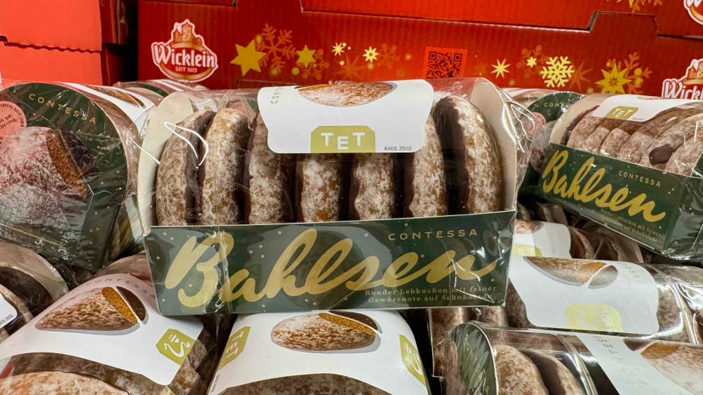 Mehrere getestete Lebkuchen der gleichen Sorte befinden sich in einer transparenten Verpackung.