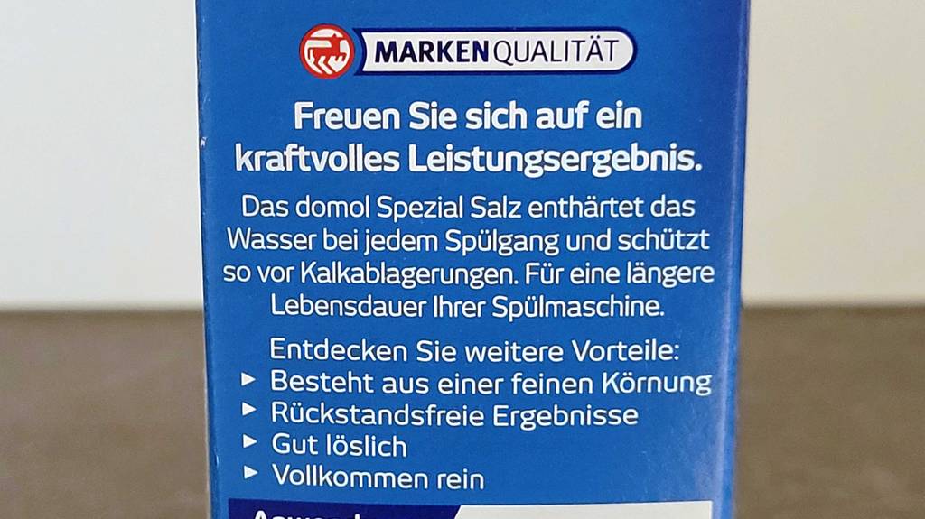 Spülmaschinensalz-Test: Seitenansicht der Verpackung eines Spülmaschinensalzes mit Hinweisen zum Produkt.
