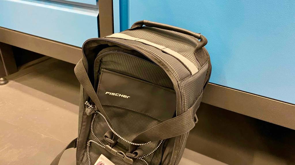 Gepäckträgertasche-Test: oberer Teil einer schwarzen Gepäckträgertasche.