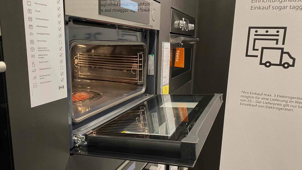 Einbau-Dampfgarer getestet: ein Einbau-Dampfgarer im geöffnetem Zustand.