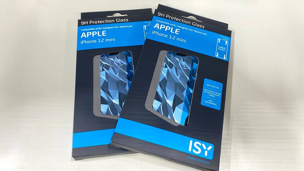 IPhone-12-mini-Panzerglas im Test: zwei Panzerglas-Verpackungen der Marke Isy für das iPhone-12-mini