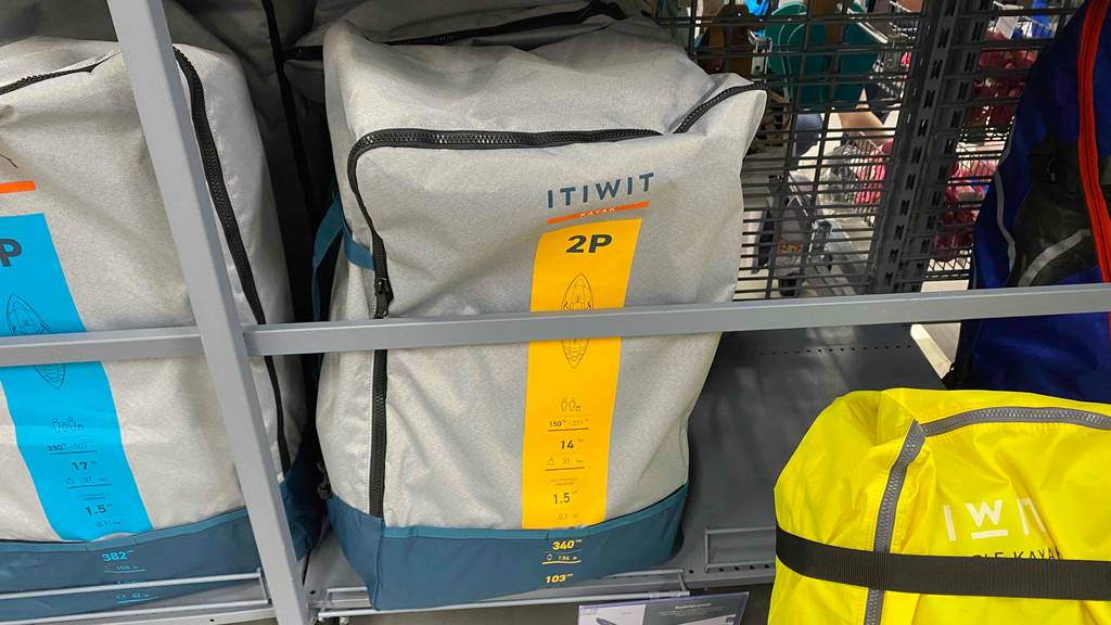 aufblasbares-2er-Kajak-Test: Eine Tasche, worin sich das 2er-Kajak befindet.