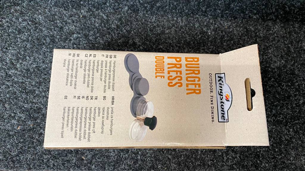 Burgerpresse im Test: Verpackung der Burgerpresse von der Rückseite gezeigt.