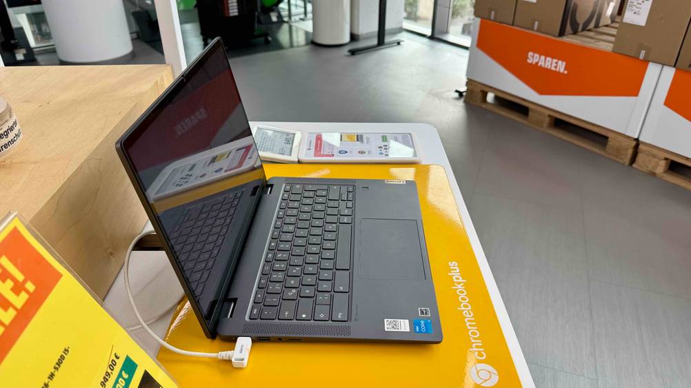 Seitenansicht des getesteten Lenovo IdeaPads.