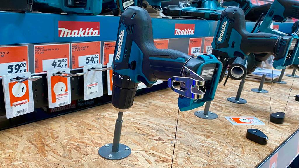 Makita-Akku-Schlagbohrschrauber im Test: Makita-Akku-Schlagbohrschrauber ist aufgestellt.