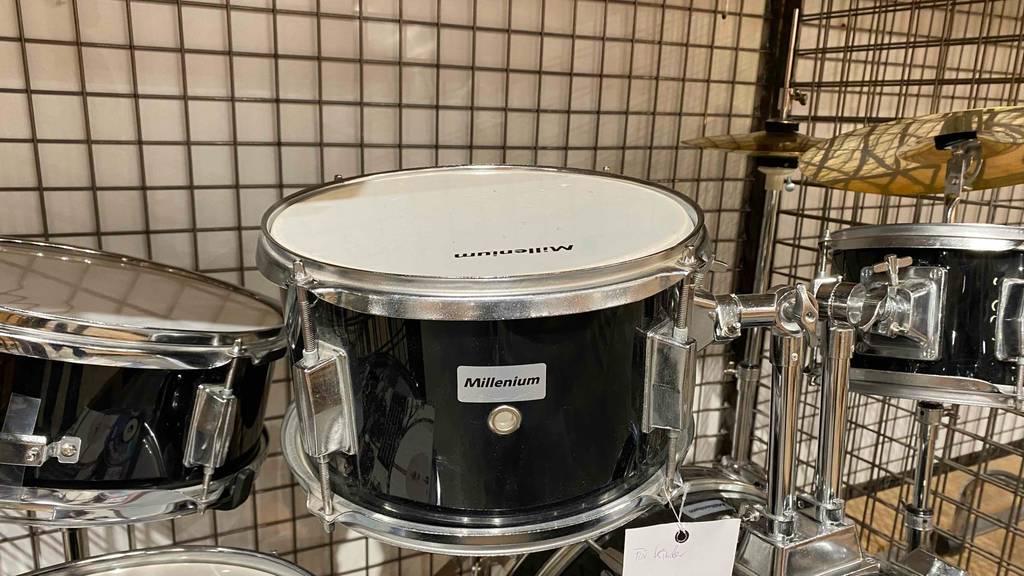 Oberer Bassdrum eines getesteten Schlagzeugs im Fokus.