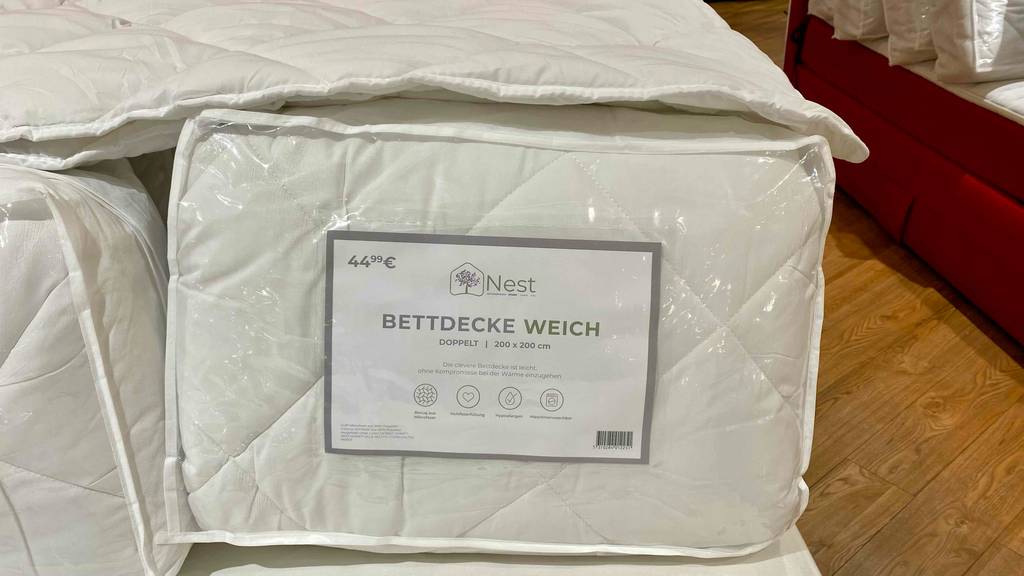Bettdecke 200 x 200 getestet: Nahaufnahme auf das Etikett der Verpackung.