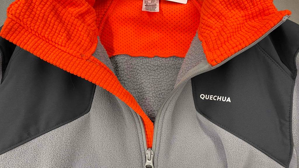 Fleecejacke für Herren getestet: Nahaufnahme Kragen einer Fleecejacke