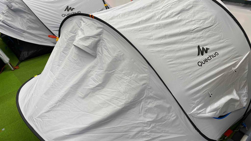 3-Personen-Zelt im Test von der Hinterseite