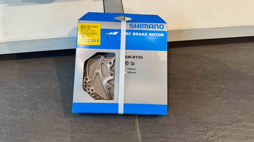 Die Shimano-Bremsscheibe, welche getestet wurde befindet sich in einem Karton.