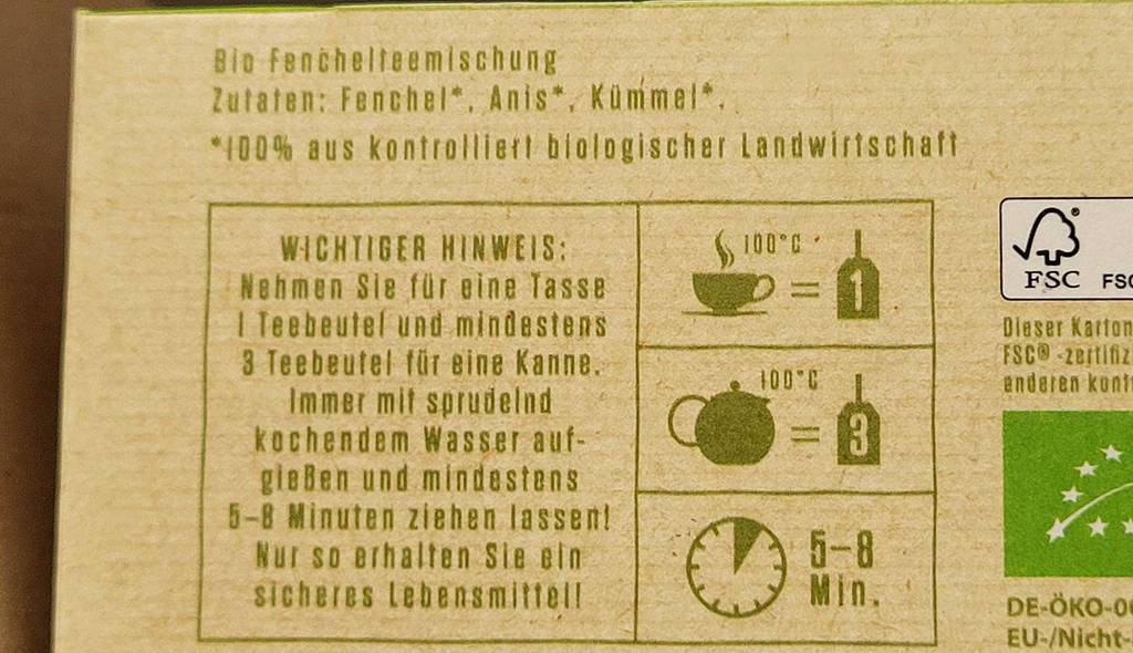 Kümmeltee getestet: Nahaufnahme der Produktinformationen auf der hellgrünen Verpackung.
