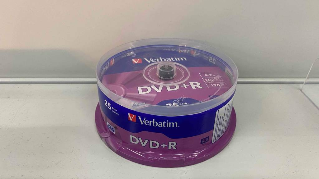 Im Test: Eine Packung DVD-Rs auf einer hellen Oberfläche.