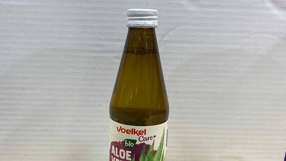 Aloe-Vera-Saft im Test: Noch fix verschlossene Flasche stehend.