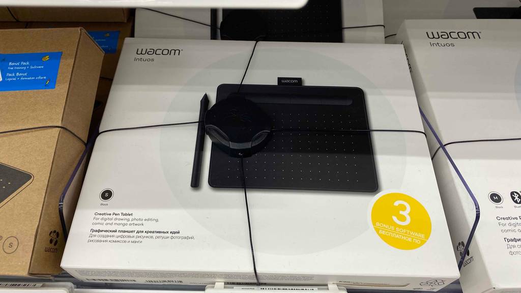 Grafiktablett im Test: Verpacktes Grafiktablett liegt im Sortiment.